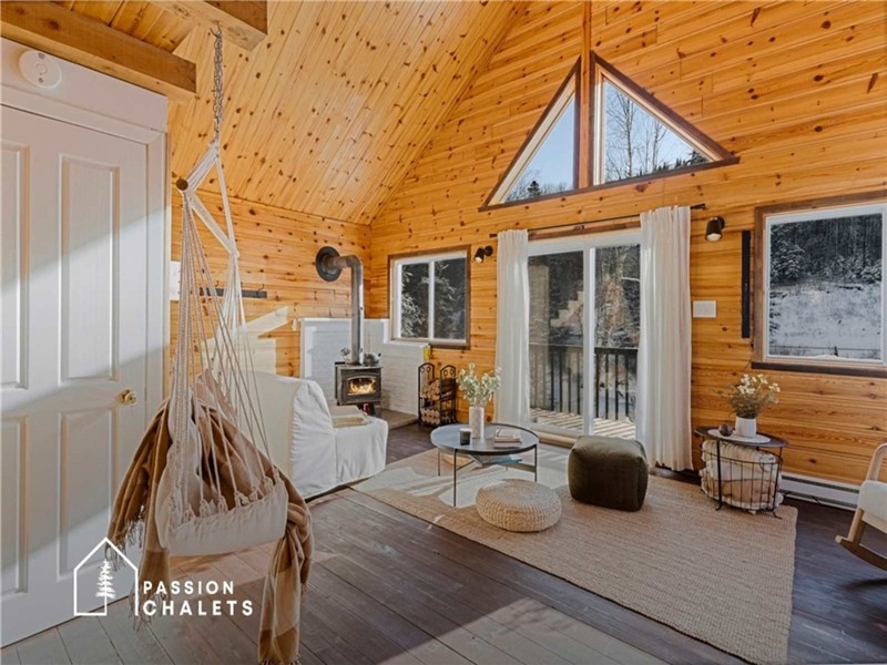 * PASSION CHALETS * | MONT TI LOUP | RIVERSIDE - FIREPLACE - AIR HOCKEY - HANGING COCOON CHAIR