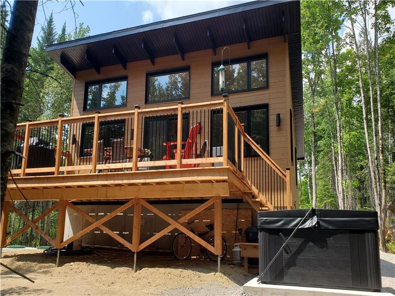 Le Chalet Vino , bord de lac et spa, construction 2024