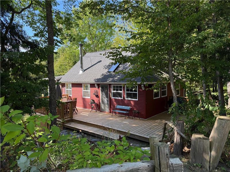 Woodland Bay Country Cottage on Lake Massawippi