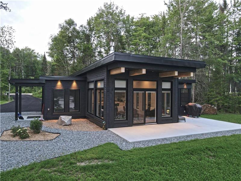 Cotage The Renard on shore on Lake Baskatong