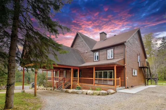 Mont Loyal Domaine - Spa Sauna Pool table