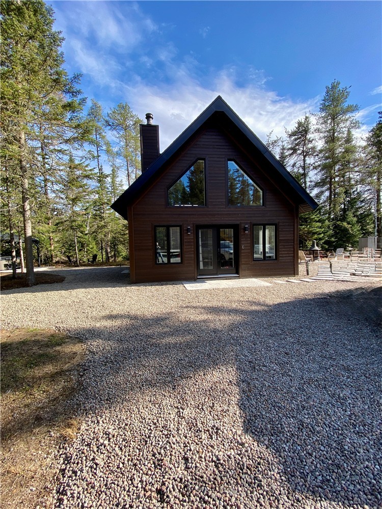 Chalet entre Pins et Loup: tranquillité assurée en nature
