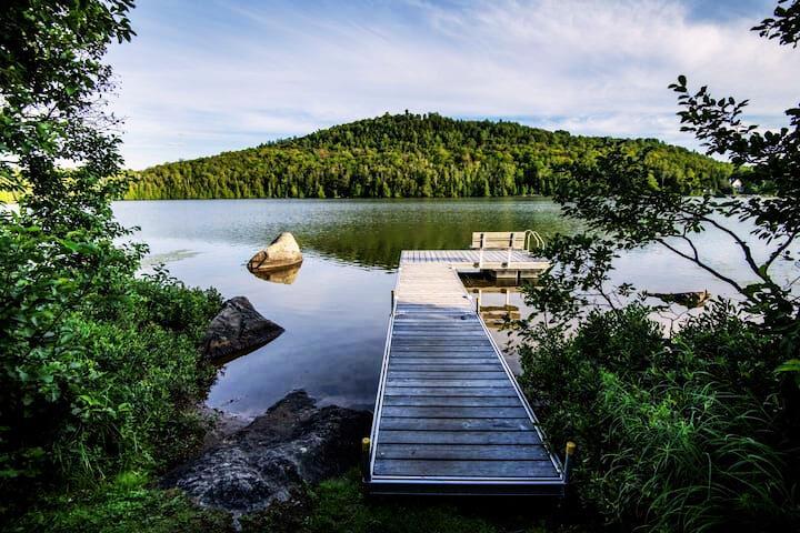 Du Bonheur Lac Pare | Waterfront, Spa & FirePit