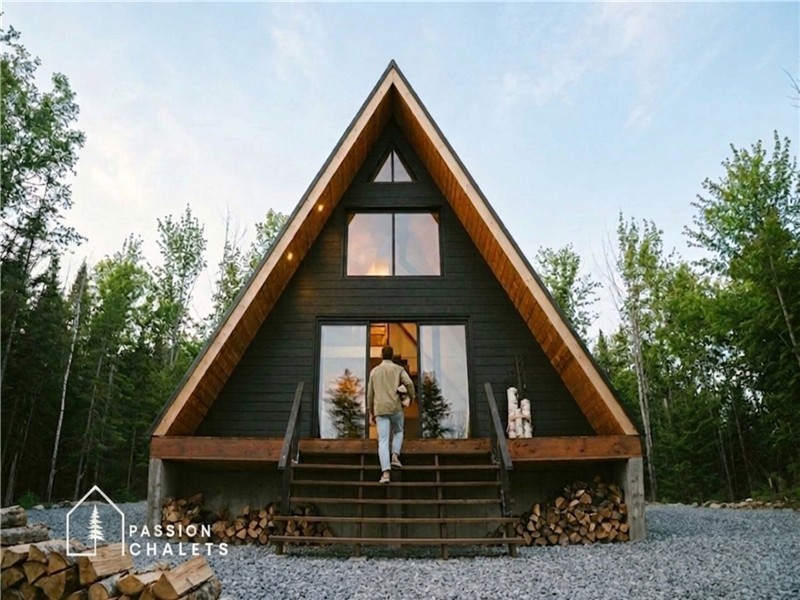 * PASSION CHALETS *| LE LOFT 51 | ACCÈS LAC TÉMISCOUATA - DESIGN A-FRAME - FOYER - TABLE AIR HOCKEY