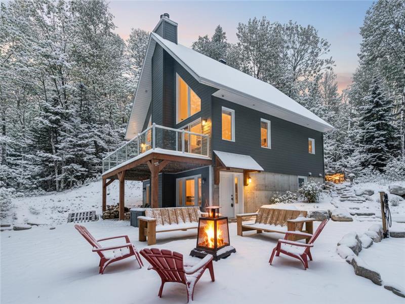 Spa & Game Room - Le Chic Rustique