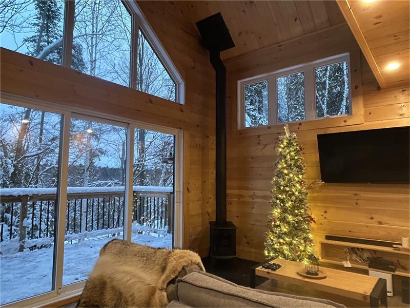 The pine cabin in St-Alphonse-Rodriguez