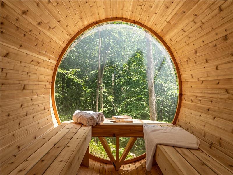 Chalet with fabulous  mountain views, nestled by a beautiful river, featuring a spa, sauna up to 16!