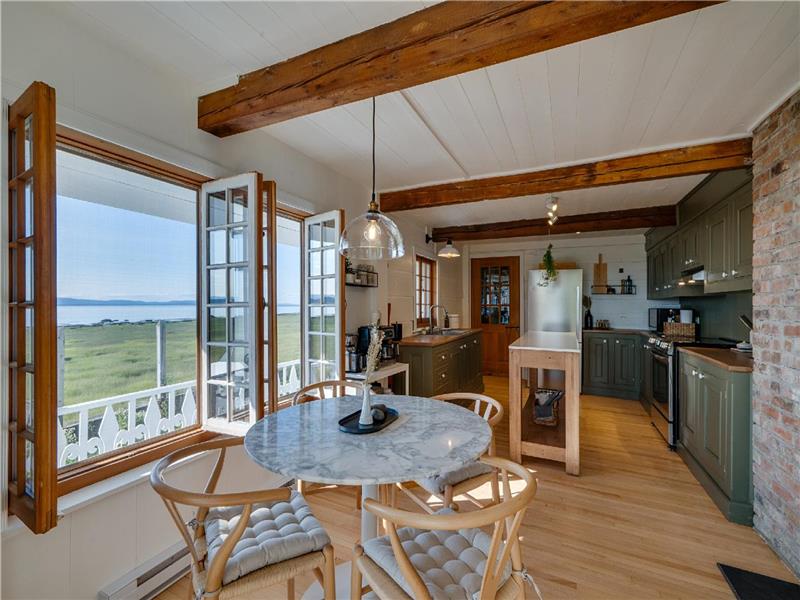 Quietude by the River | La dépendance sur les battures