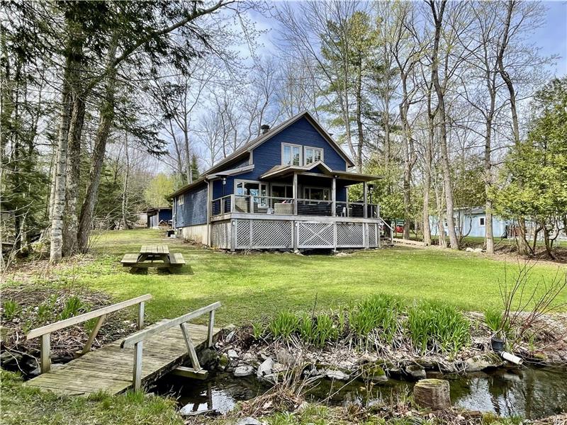 The Panoramic, Lakefront Cottage!
