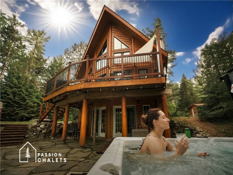 * PASSION CHALETS * | LE CHALET OUAREAU | SPA - RIVERSIDE - FIREPLACE - PING-PONG - WHIRLPOOL BATH