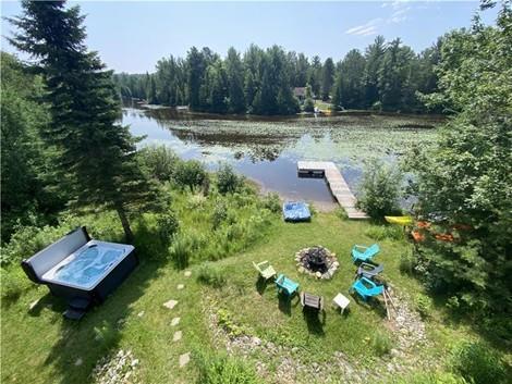 Le chalet vert - Bord de l'eau et spa ( 8 personnes ) Chertsey