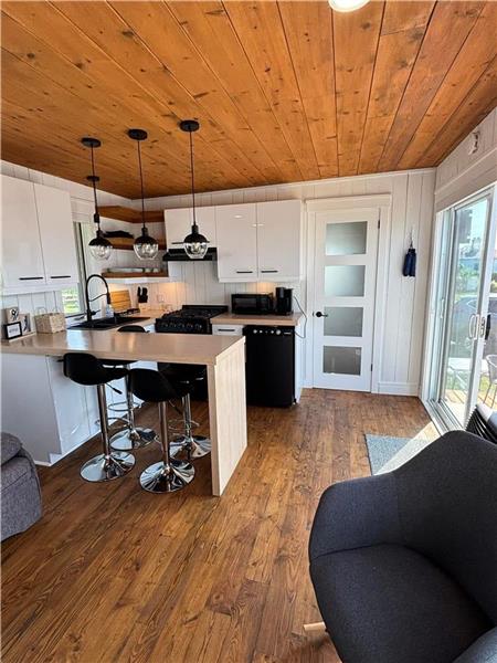 Mini-House 12 by 25 in La Maréchante in the heart of Ste-Luce-sur-mer