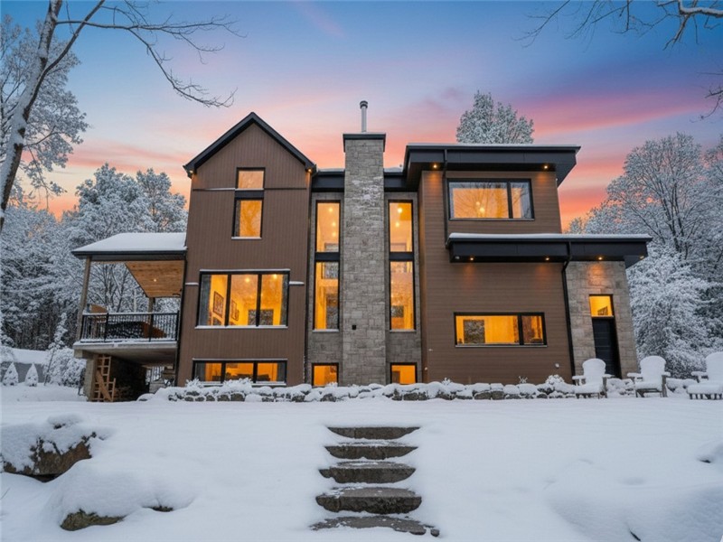 Spa, Pool table, Lake access | Le 515 Beaulac