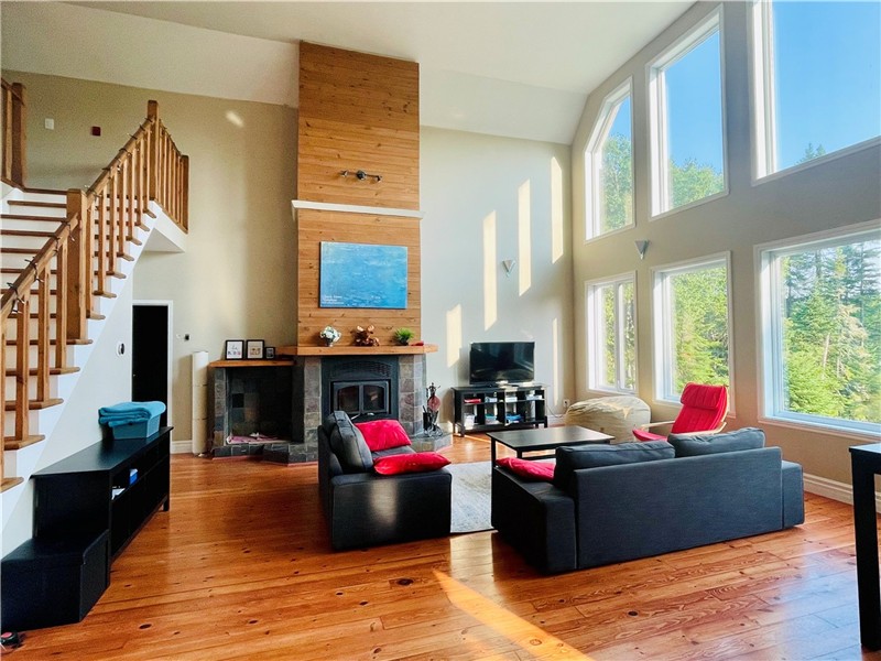 Spacious Chalet Tremblant |Auberge Rivière Noire