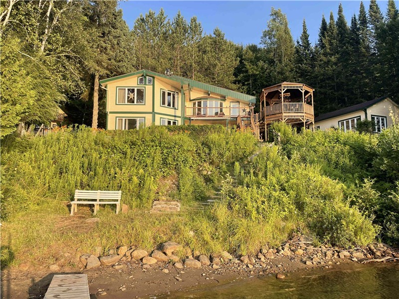 Spa & Waterfront | Chalet le Colibri