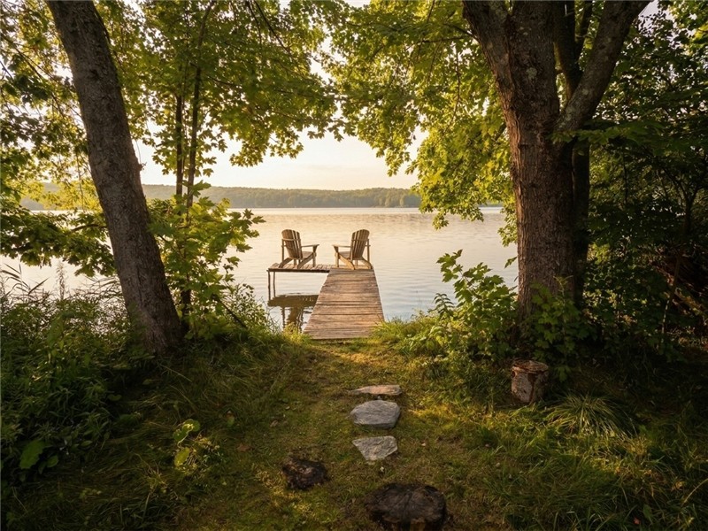 LAKEFRONT COTTAGE – LAKE MAGOG (15 min from Orford)
