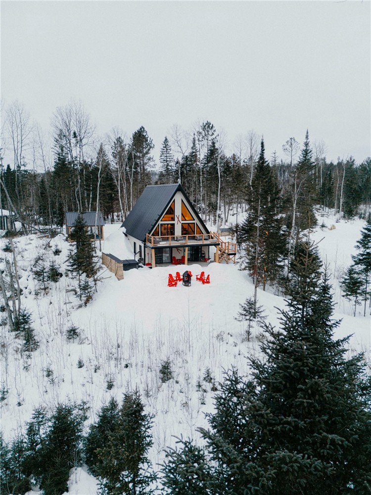 Splendid A-FRAME on the Mekinac River * Breathtaking Views & Tranquility & SPA