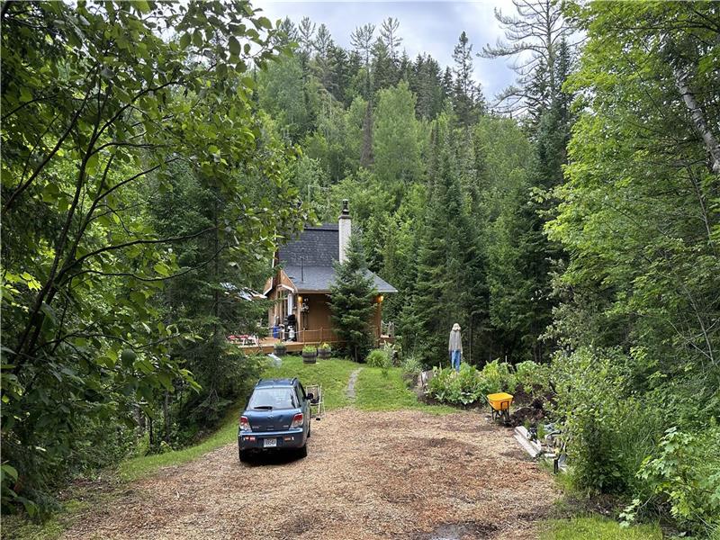 Small Cabin on small river with waterfall - Completely Private
