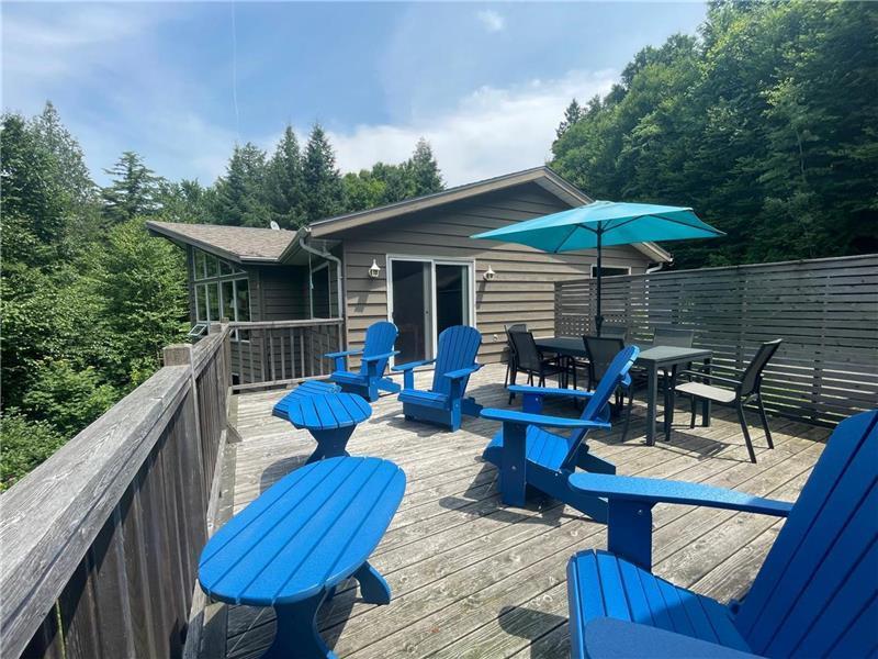 Beautiful Laurentian cottage on large pristine motorboat-free lake