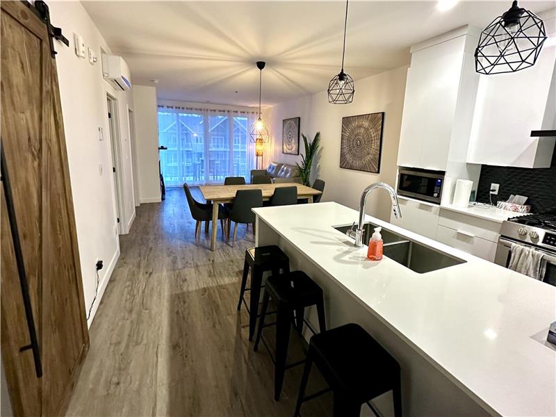 Condo 2 BD 1 Bath SKI BIN IN and Out - 1 min walk - Cantons chair lift with new schedule