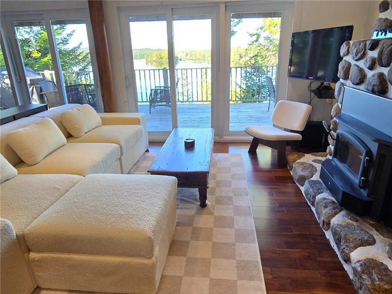 Charming Lakefront Chalet with Spa – Sleeps 6