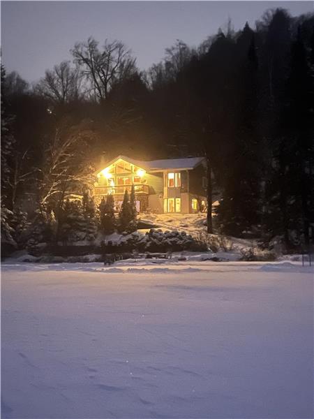 Sunny Lakefront Cottage Oasis with sauna near ski hills and trails