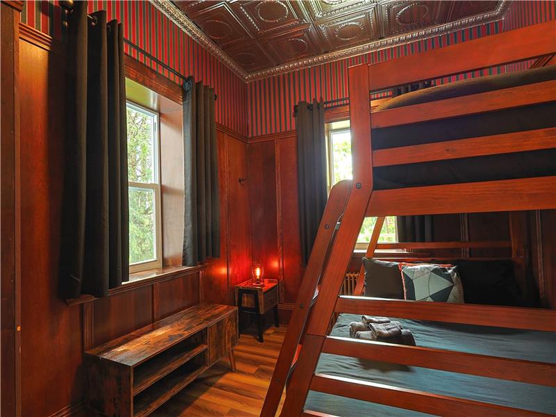 La Royale 1918 - 6 Bdr, game room, Free access AquaParc, 2.5 Bathrooms, BBQ, Heated Spa and pool