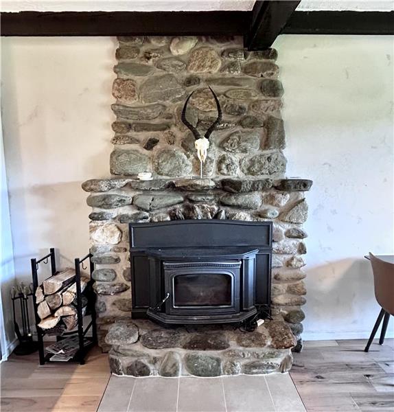 Rustic lakeside condo-chalet with Mont Sutton views