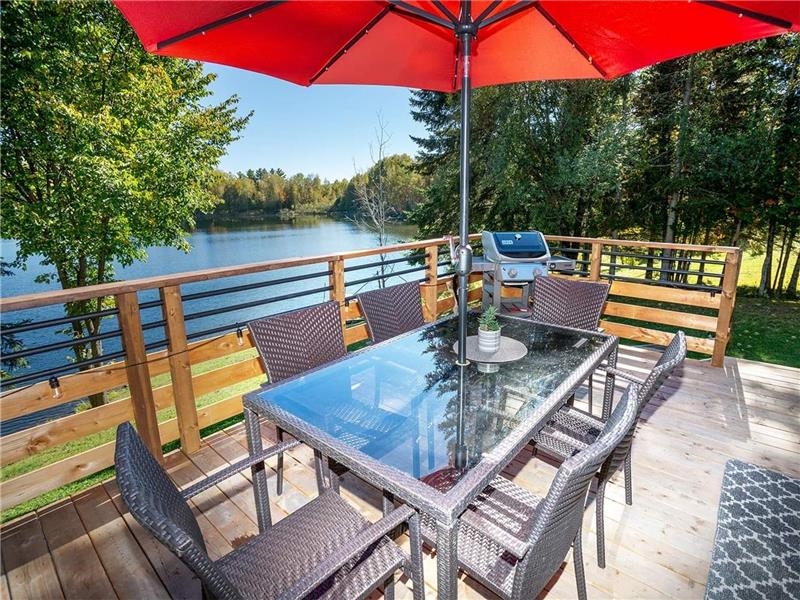 Chalet Lilo, a four-season chalet on the shores of Long Lake - Holidaymakers & workers welcome