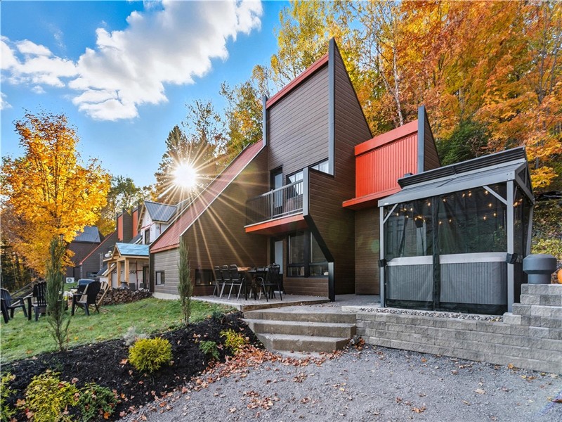 Mont Orignal | Private Hot Tub | Alpenglow