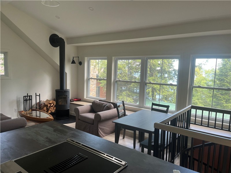 New lakefront Winter Chalet 5 min from Owl's Head – Cozy 2BR Retreat