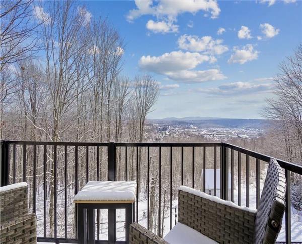 La Maison Jaune: Near Town & Nature, with Hot tub