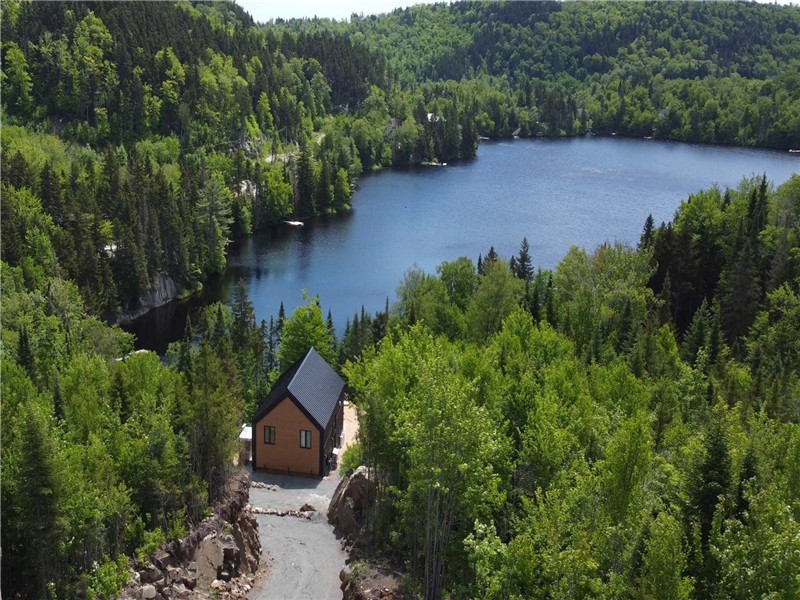 * PASSION CHALETS * | ALLÉGRESSE | LAKEFRONT - PRIVATE DOCK - BOATS - FIREPLACES - SPA - BBQ