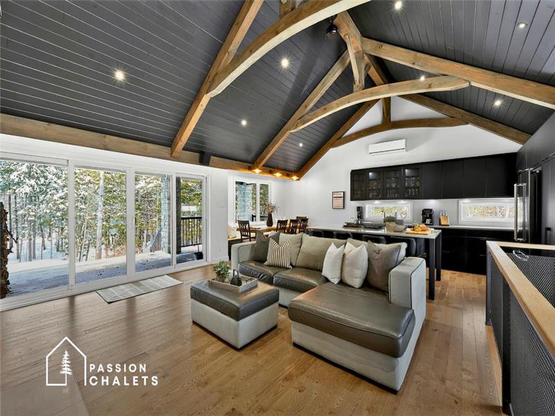 * PASSION CHALETS * | REPÈRE 78 | FIREPLACE - POOL - SKI - SNOWMOBILE - BEACH & LAKE ACCESS - KAYAKS