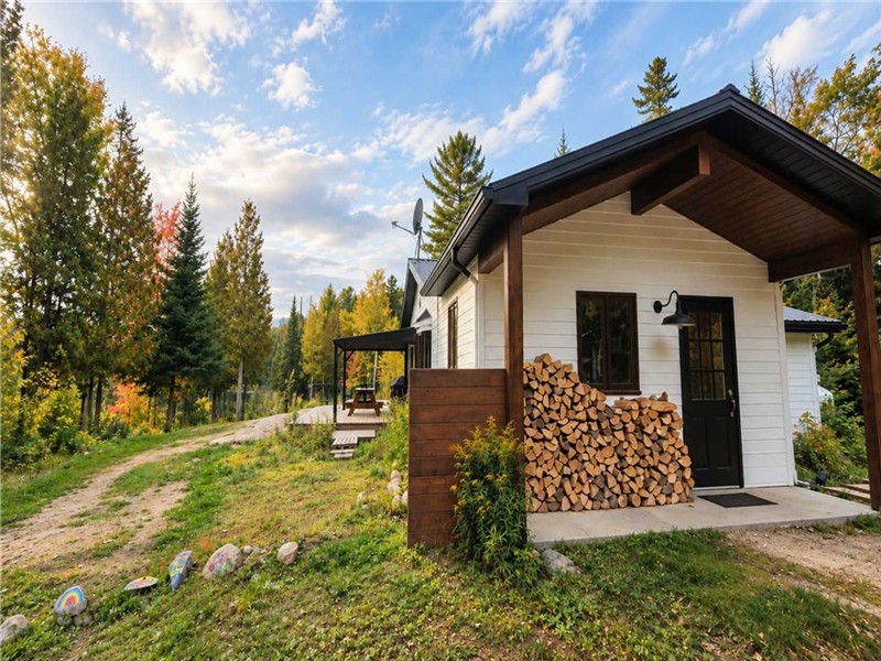 Chalet autonome au bord d'un lac privé - évasion en nature