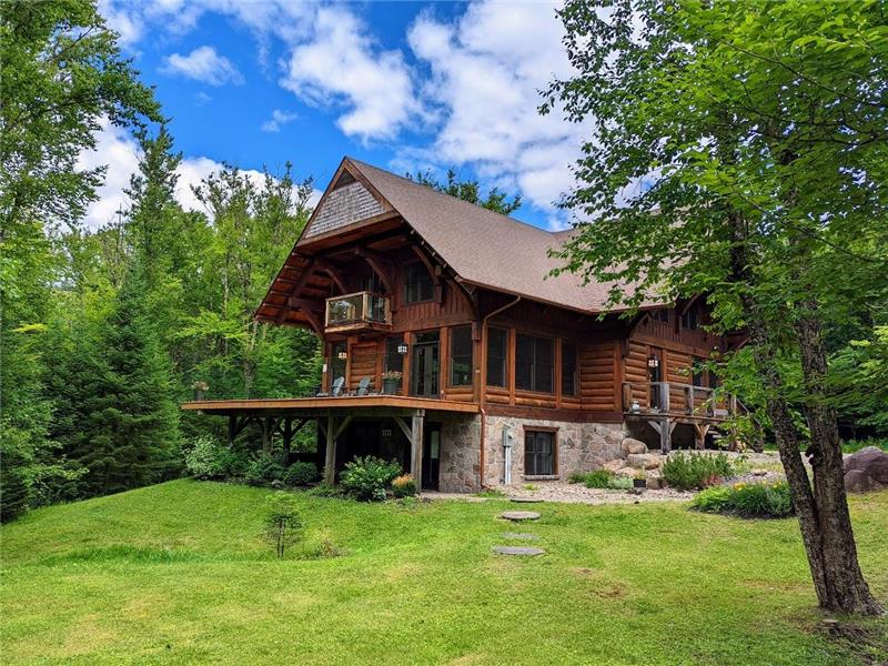 Cote Nord Tremblant Chalet Arthur spa, pool table, A/C, pool, tennis, beach in Cote Nord
