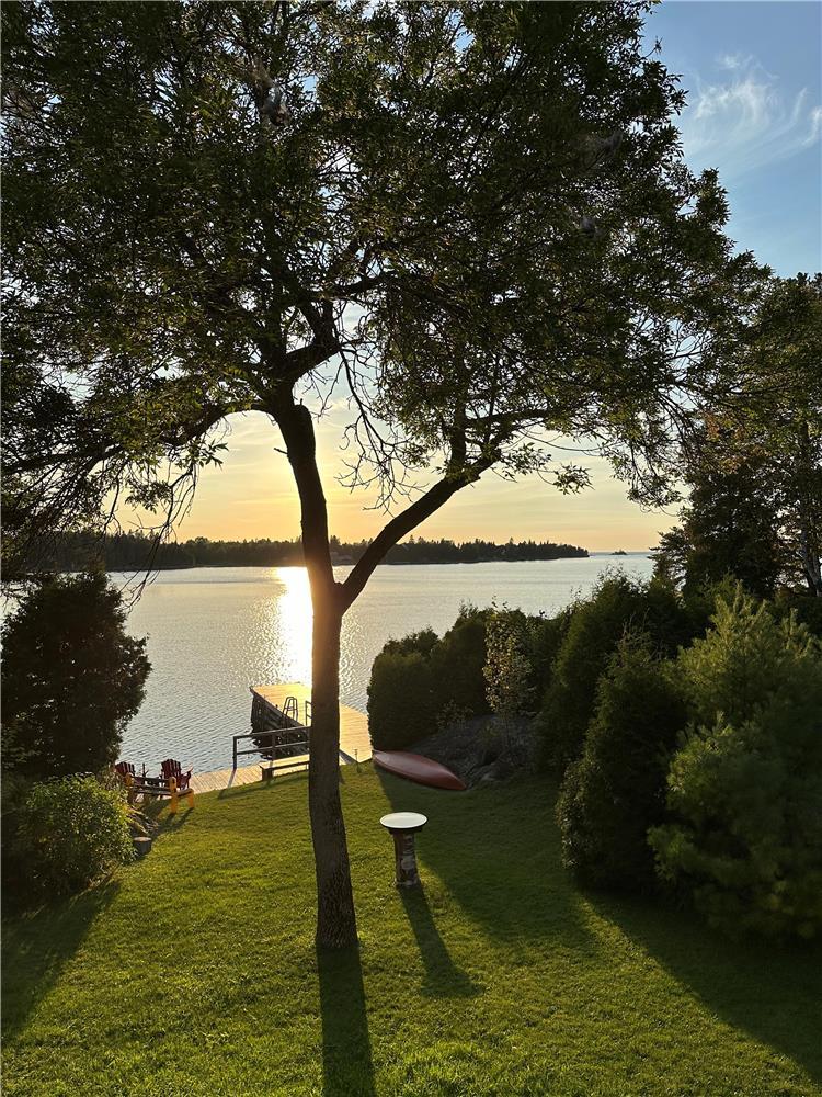 Lakeside chalet on the shores of Lac-Saint-Jean