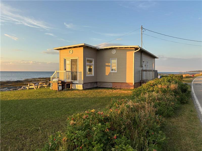 Chalet en bord de fleuve | Vue 180° & intimité