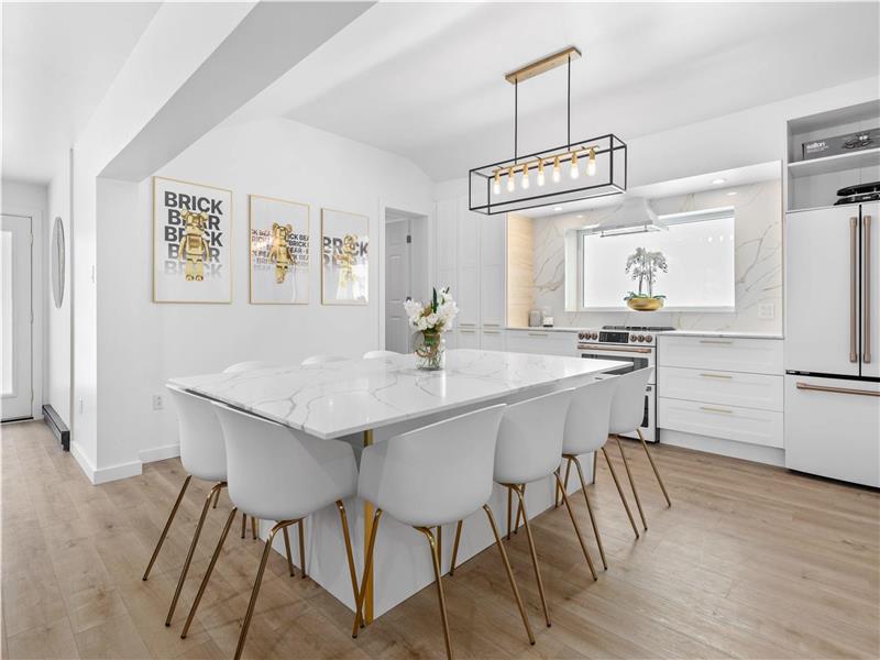 The Family Chalet - 5 bedrooms, sleeps 12 - Tremblant - Spa - Dogs OK