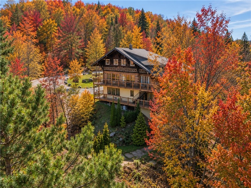 Chalet suisse de luxe, pieds dans l'eau + spa privé