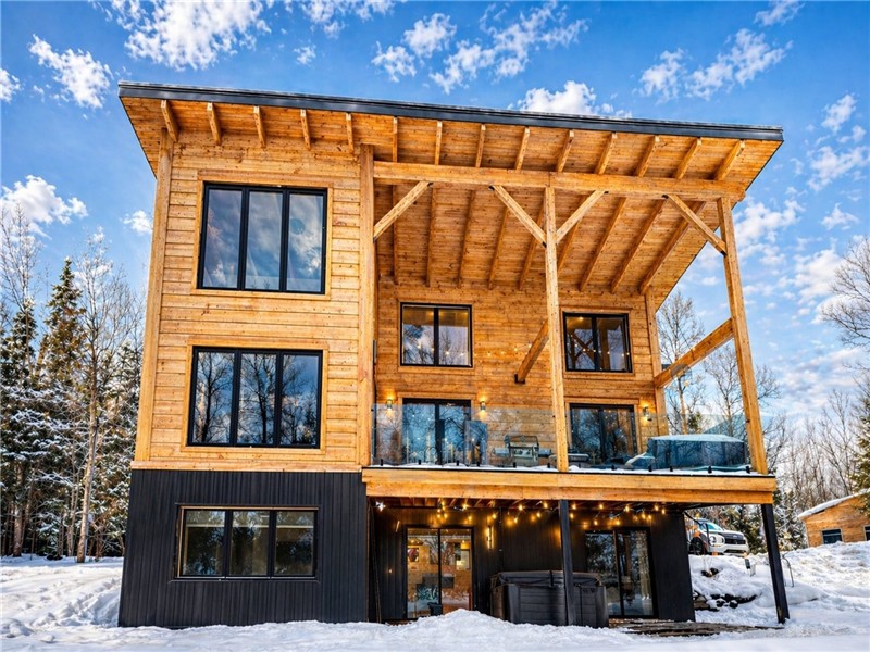 Wooden Chalet on the shores of Lake Preissac | Spa & Sauna