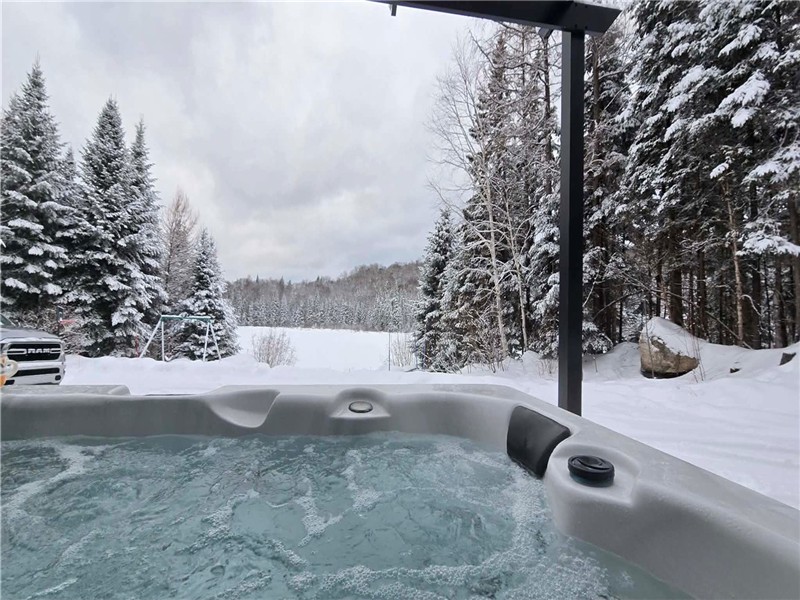 *PASSION CHALETS* | CHALET HAPPY GOOSE | LAKE VIEW - DOCK - BEACH - BOATS - SPA - BBQ - FIREPLACES