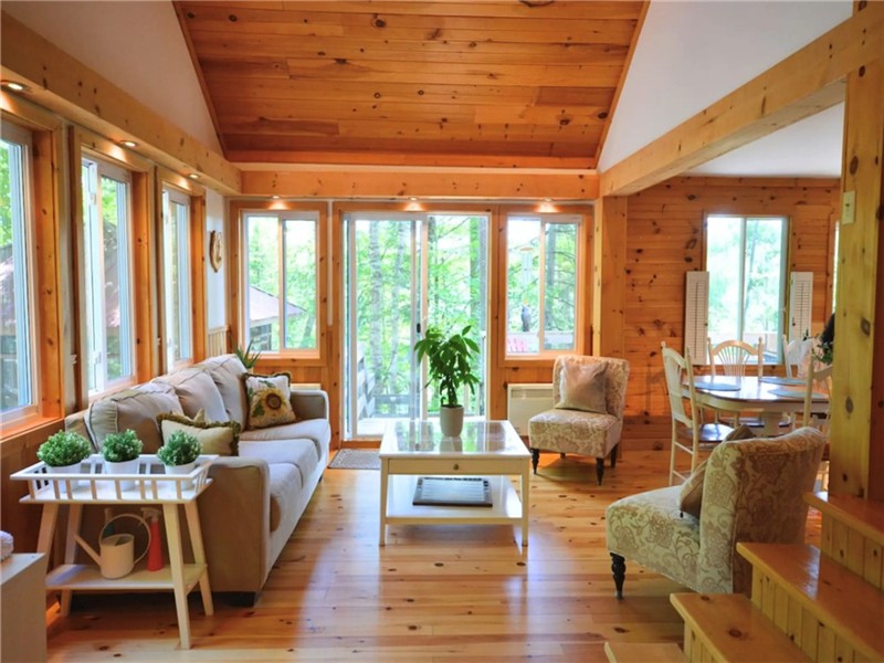 Lakeside Retreat w/ Hot Tub & Bunkie – Sleeps 10