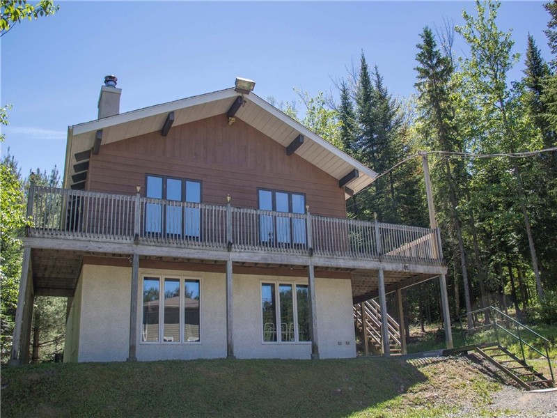 *PASSION CHALETS* | LE MONT 41 | SKI-IN/SKI-OUT LA RÉSERVE – SPA – POOL TABLE – FOOSBALL – FIREPLACE