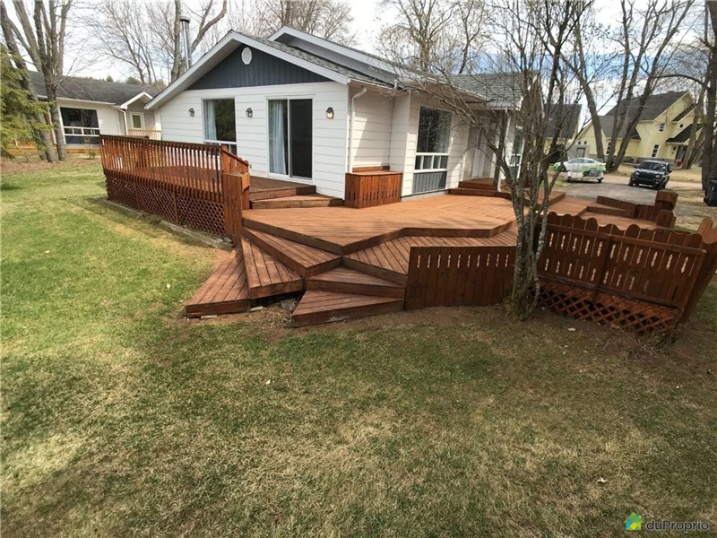 directement sur le lac noir, St-Jean de Matha, chalet 2 chambres.