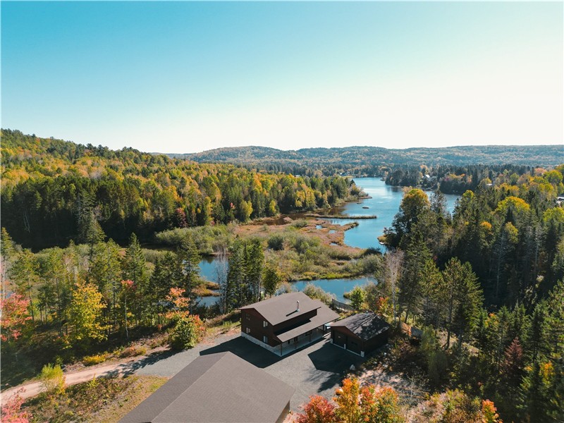 * PASSION CHALETS * | BARNHAUS | SPA - RIVERFRONT - DOCK - BEACH - BOATS - GAME TABLES - FIREPLACES