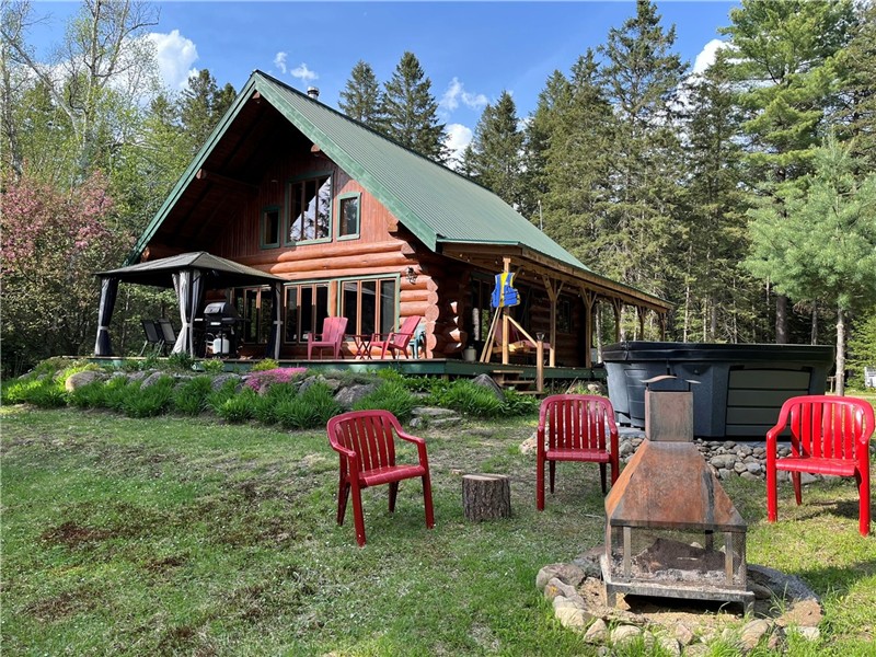 Nature, Spa & River Access | Chalet Caché