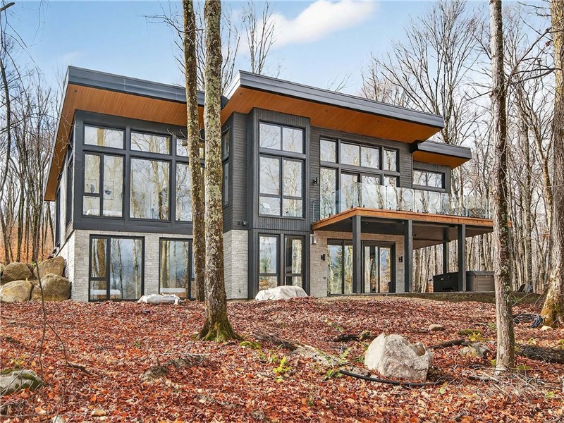 NOUVEAUTÉ ! CHALET FÔRET DE VERRE / 5 CHAMBRES / HOT TUB / FOYER EXTÉRIEUR