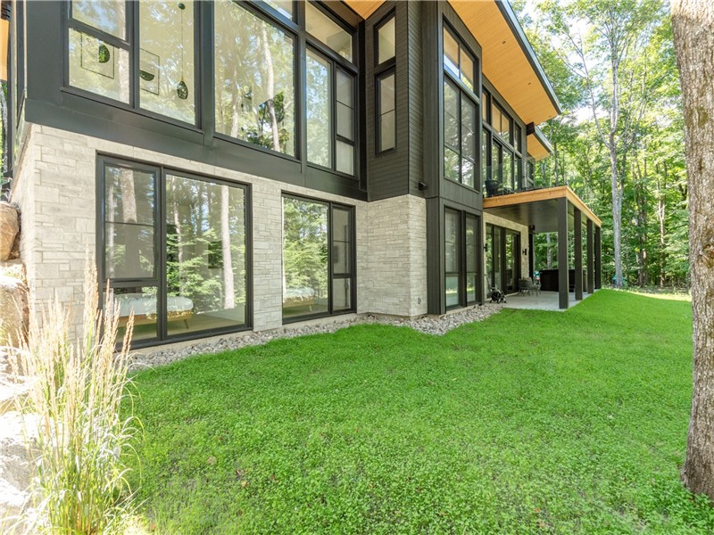 NOUVEAUTÉ ! CHALET FÔRET DE VERRE / 5 CHAMBRES / HOT TUB / FOYER EXTÉRIEUR