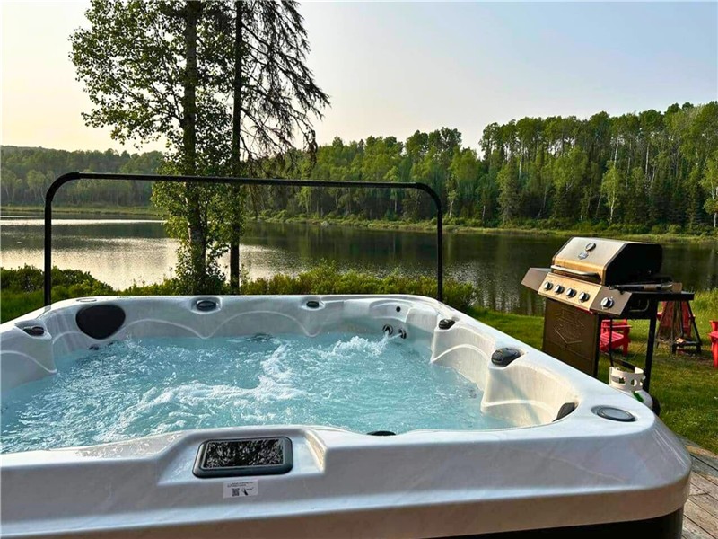 *PASSION CHALETS* | LE GRAND BOISÉ | LAKEFRONT - KAYAKS - SPA - BBQ - FIREPLACES - VERANDA - TERRACE